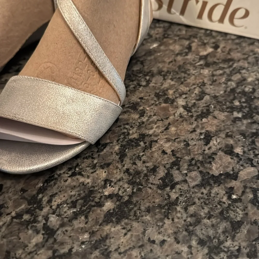 Life Stride Yasmine silver metallic wedge sandal NIB 6M